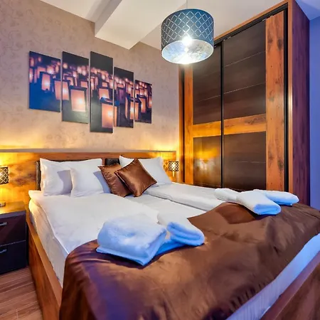 Magnifica Lux Gondola