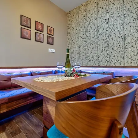 Magnifica Lux Gondola